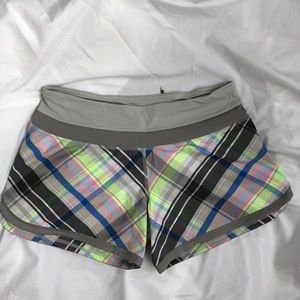 Lululemon Groovy Run Shorts plaid size 6